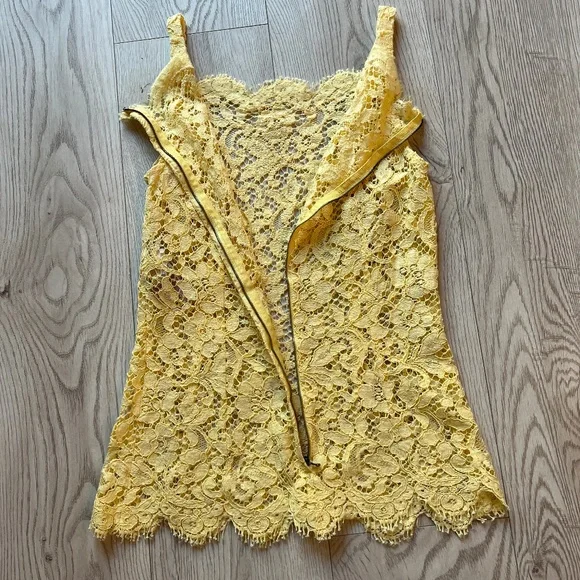 Dolce & Gabbana Yellow Lace Scallop Detail Sleeveless Blouse Sz 38/XS - Picture 7 of 8